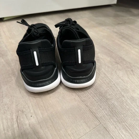 Nike Black Sneakers with Neon Green Insole - Picture 3 of 7